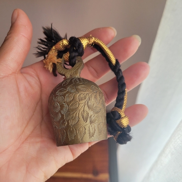 Vintage small brass bell,Ring in the holidays. Vintage  Bell Floral Etched - Picture 7 of 7